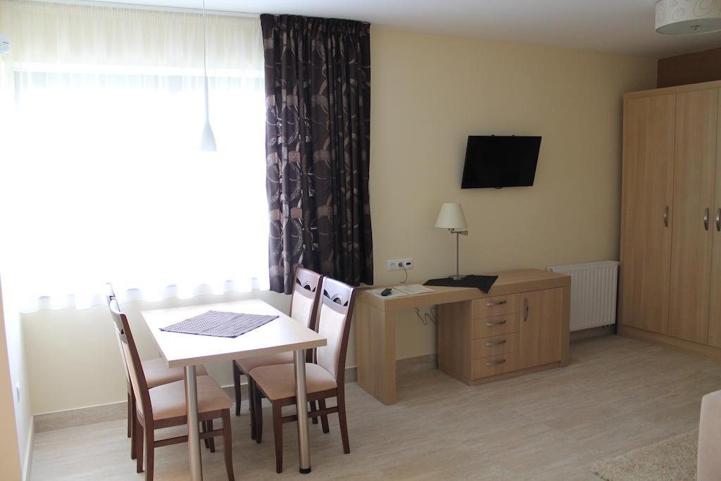 Hotel Tiffan'S Pinceszet Es Panzio Villány Zimmer foto